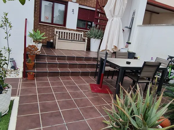 Chalet adosado en Calle Jacaranda, 38 - Foto 1
