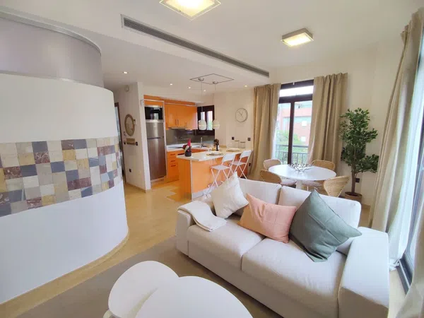 Piso en plaza de Miguel de los Reyes, 4