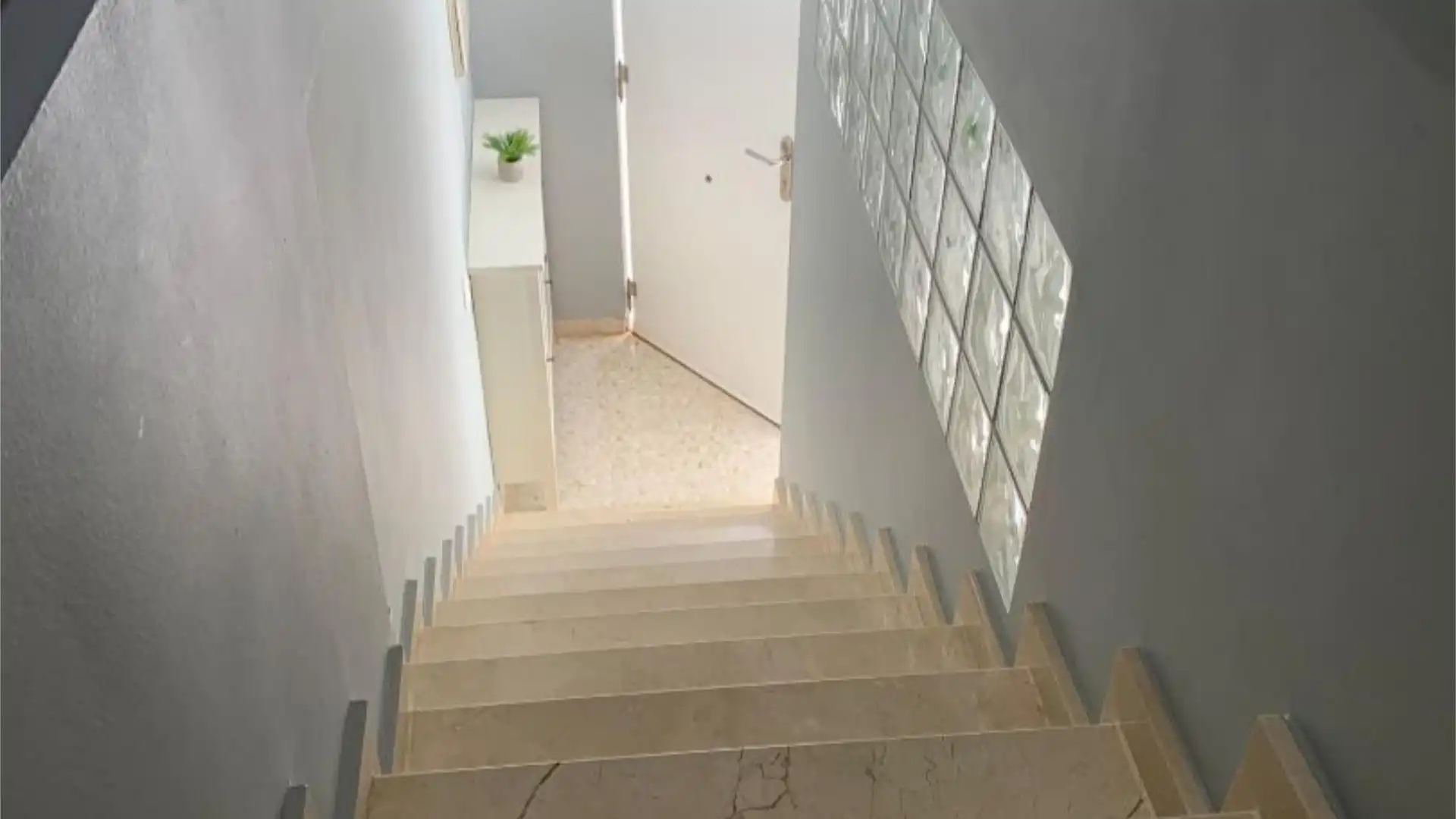 Casa adosada en  Calle de la Hijuela 19 - Foto 18