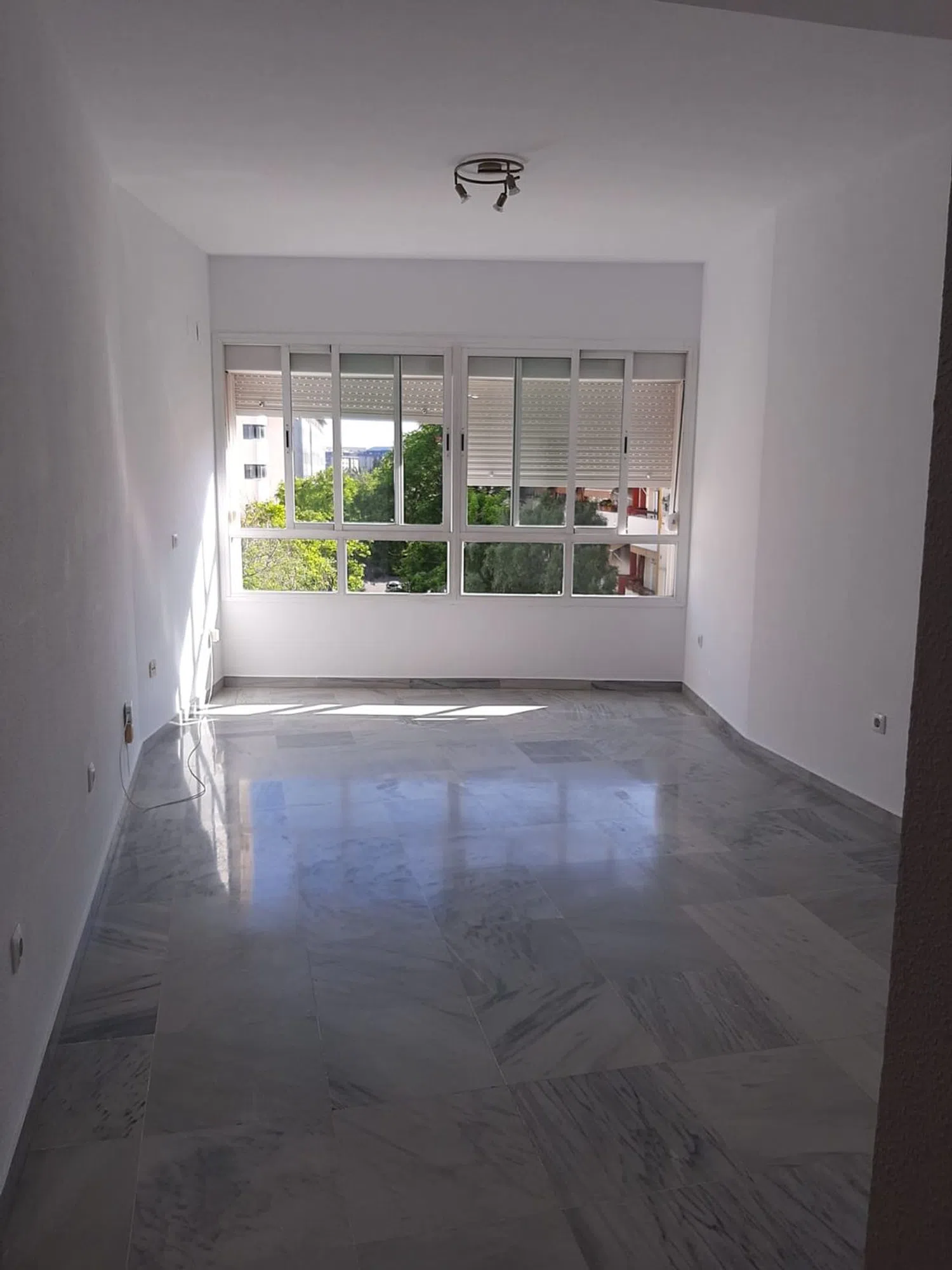 Piso en Barrio Buhaira - Huerta del Rey - Foto 3