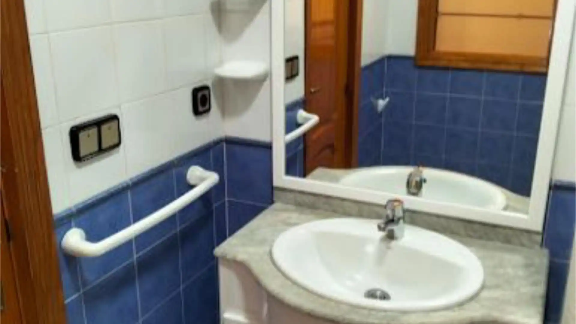 Casa adosada en  Avenida Ingeniero José Luis Prats 1 - Foto 7