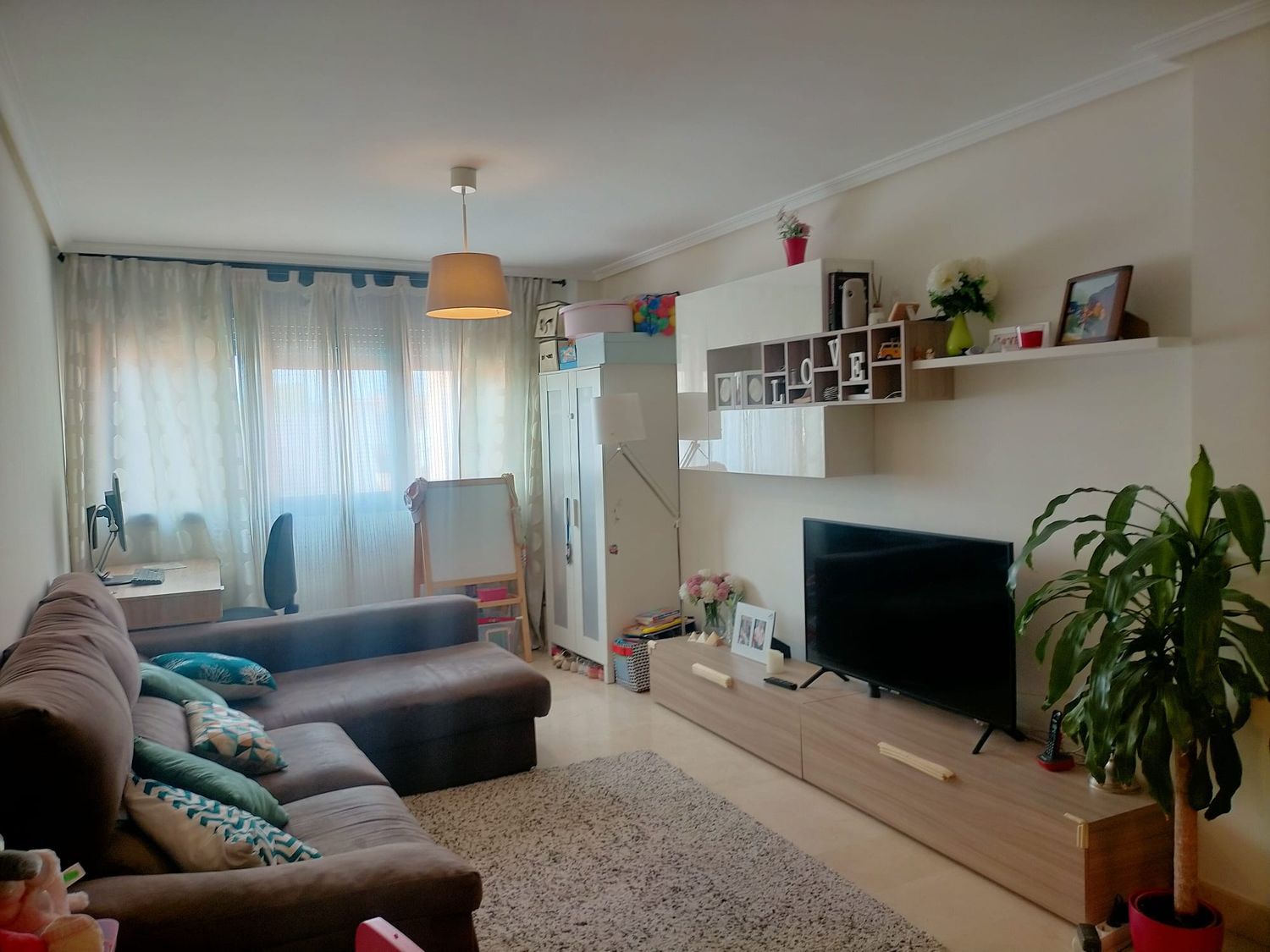 Piso en calle de la Bahía de Santander, 85