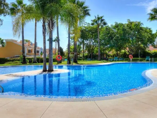 Chalet adosado en Camino Cortes s/n, Guadalmina Alta - Foto 3