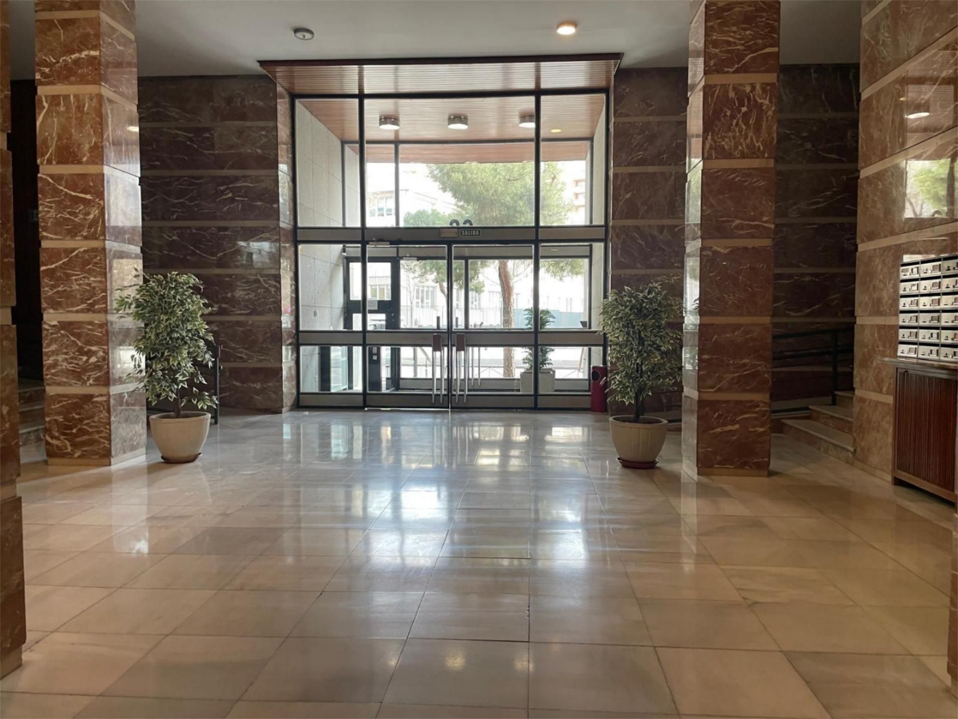 Piso en  Avenida de la Reina Victoria 68