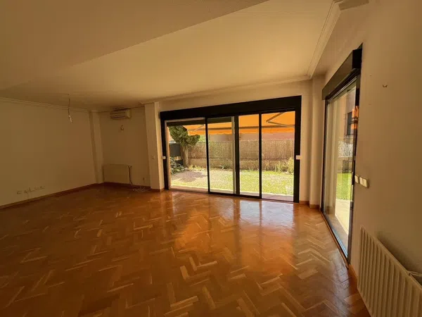 Chalet adosado en calle Jorge Manrique, 8