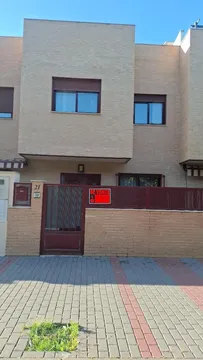 Casa adosada en  Paseo Obispo Javier Azagra 19 - Foto 1