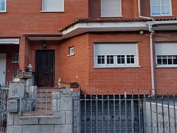 Chalet adosado en calle Ana de Mendoza, 31 - Foto 1