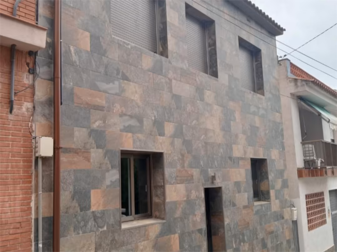 Casa adosada en  Carrer Viladomat 18