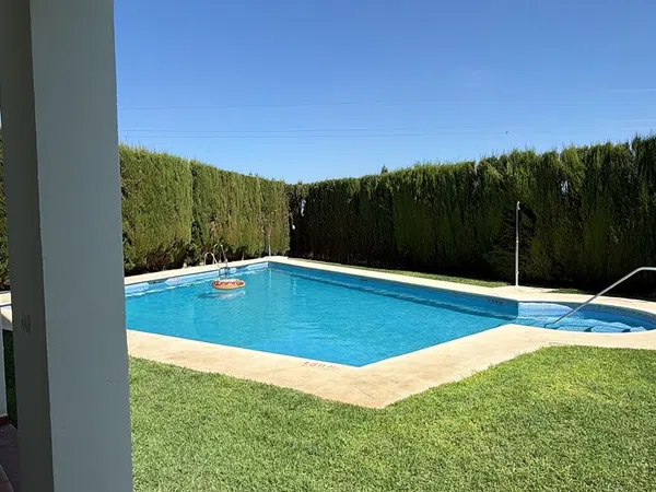 Chalet adosado en Calle Medico Rafael Molero Cabrilla, 12 - Foto 2