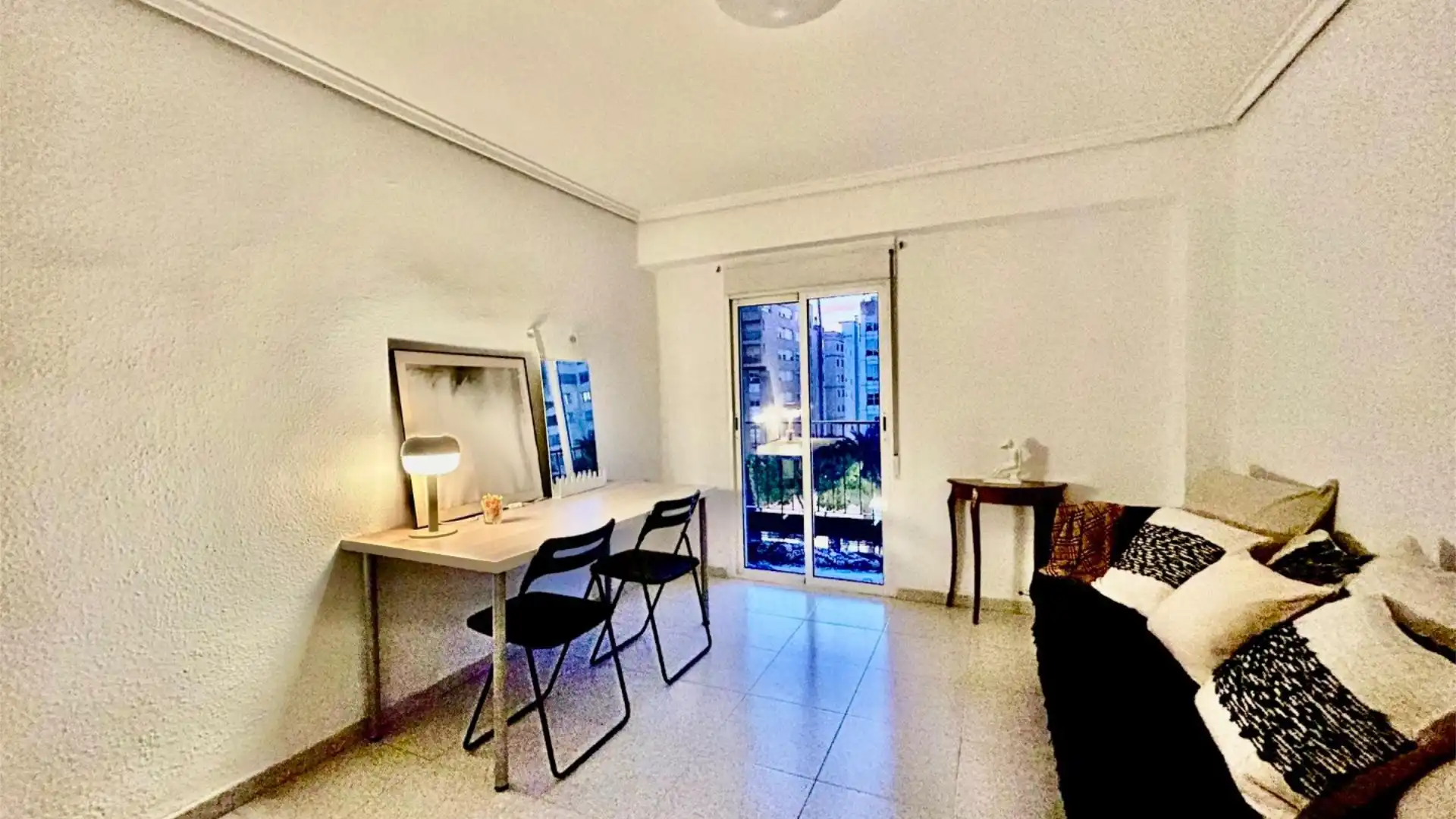 Piso en  Plaça Manuel Sanchís Guarner 13 - Foto 2