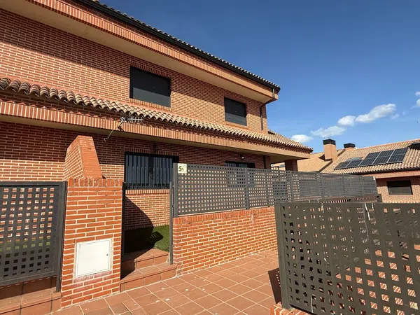 Chalet pareado en Calle Pico del Águila, 17 - Foto 1