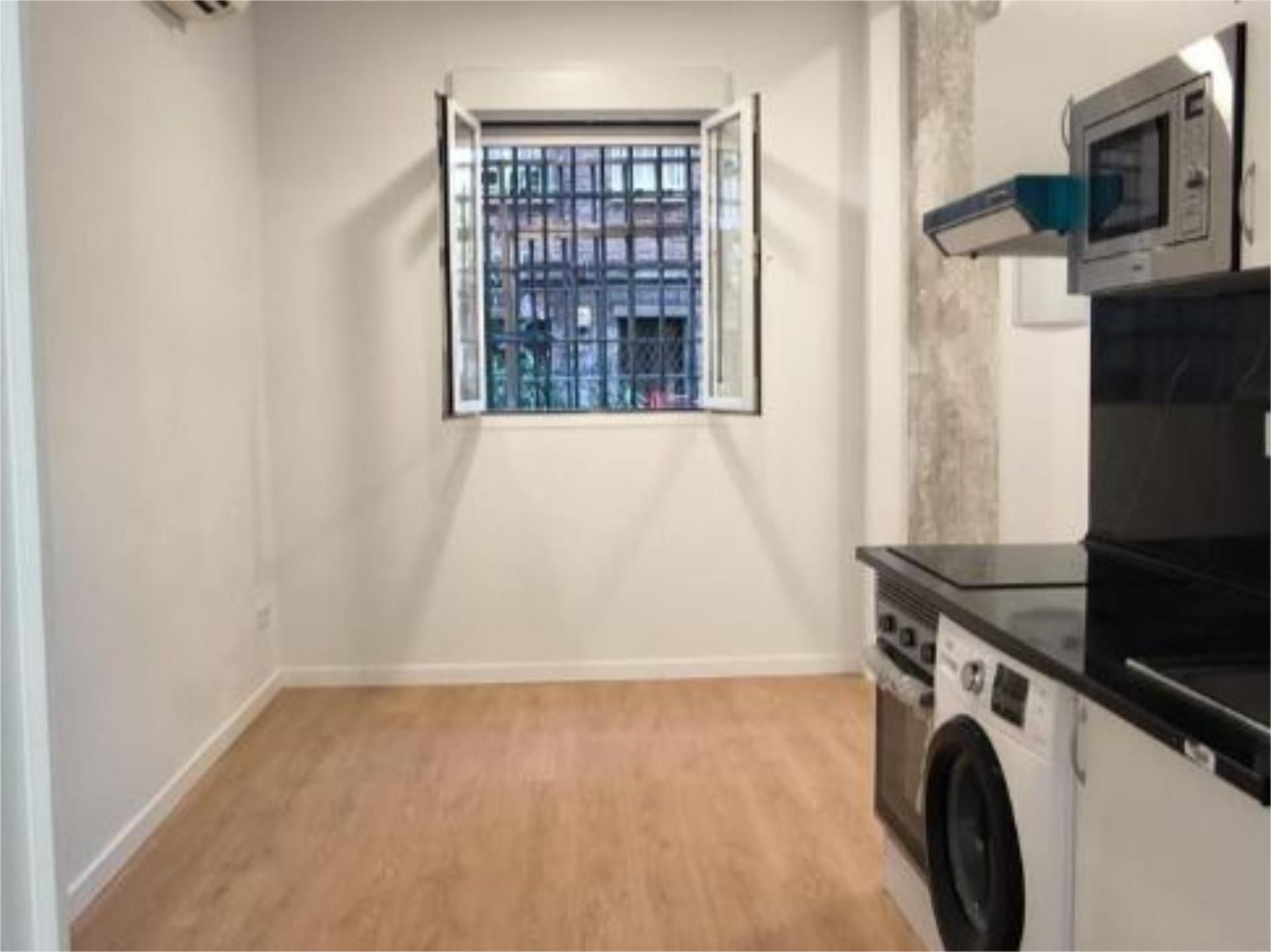 Piso en  Calle de Eugenia de Montijo 80 - Foto 1