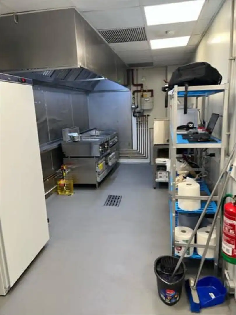 Local comercial en Atocha - Foto 3