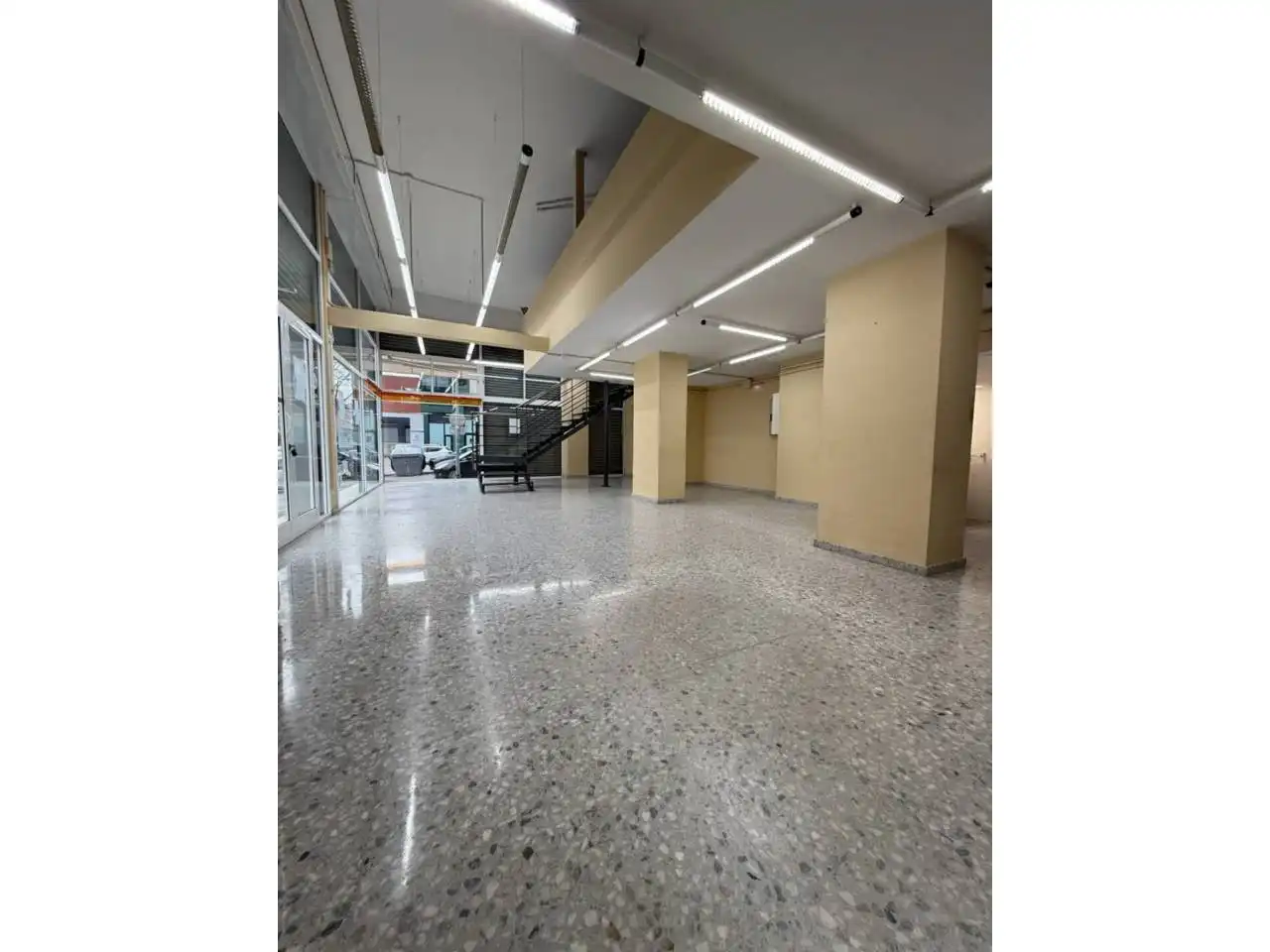 Local comercial en  Calle Dibuixant Avellaneda - Foto 2