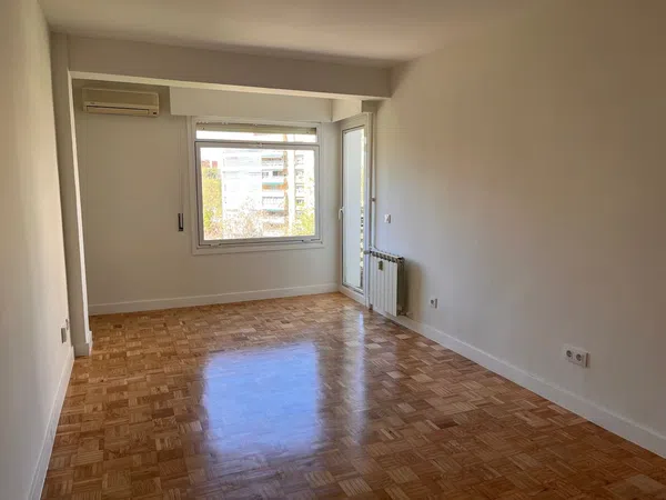 Piso en calle de Añastro, 21