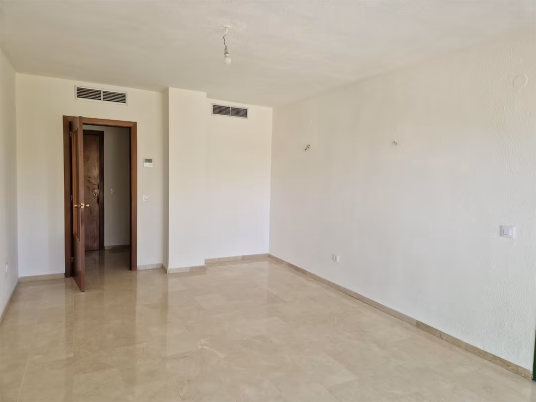 Piso en  Avenida Alcalde Luis Uruñuela 19 - Foto 5