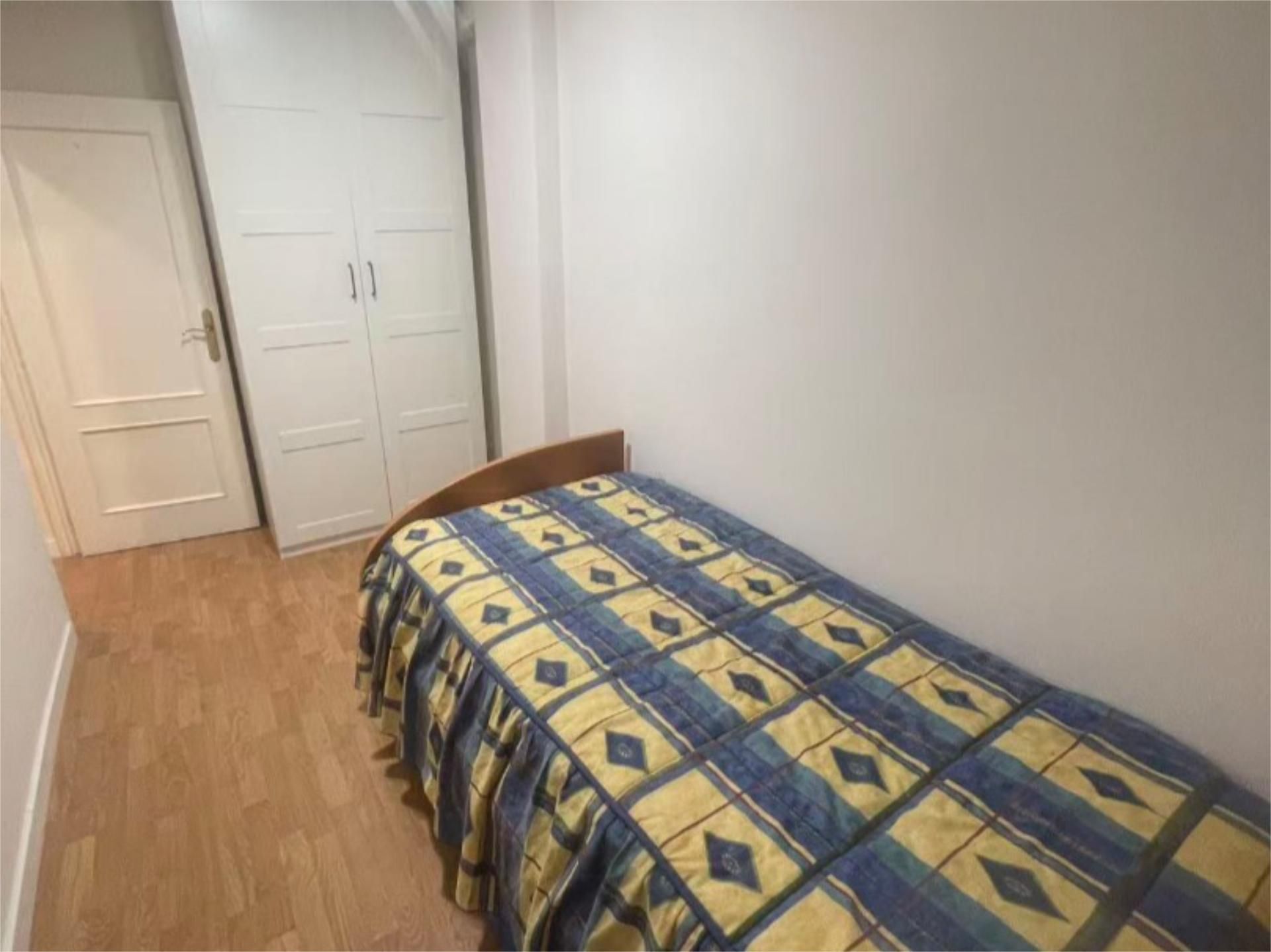 Piso en  Calle de La Bañeza 25 - Foto 4