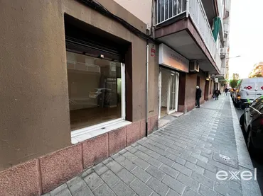 Local comercial en Sant Joan Despí - Foto 2