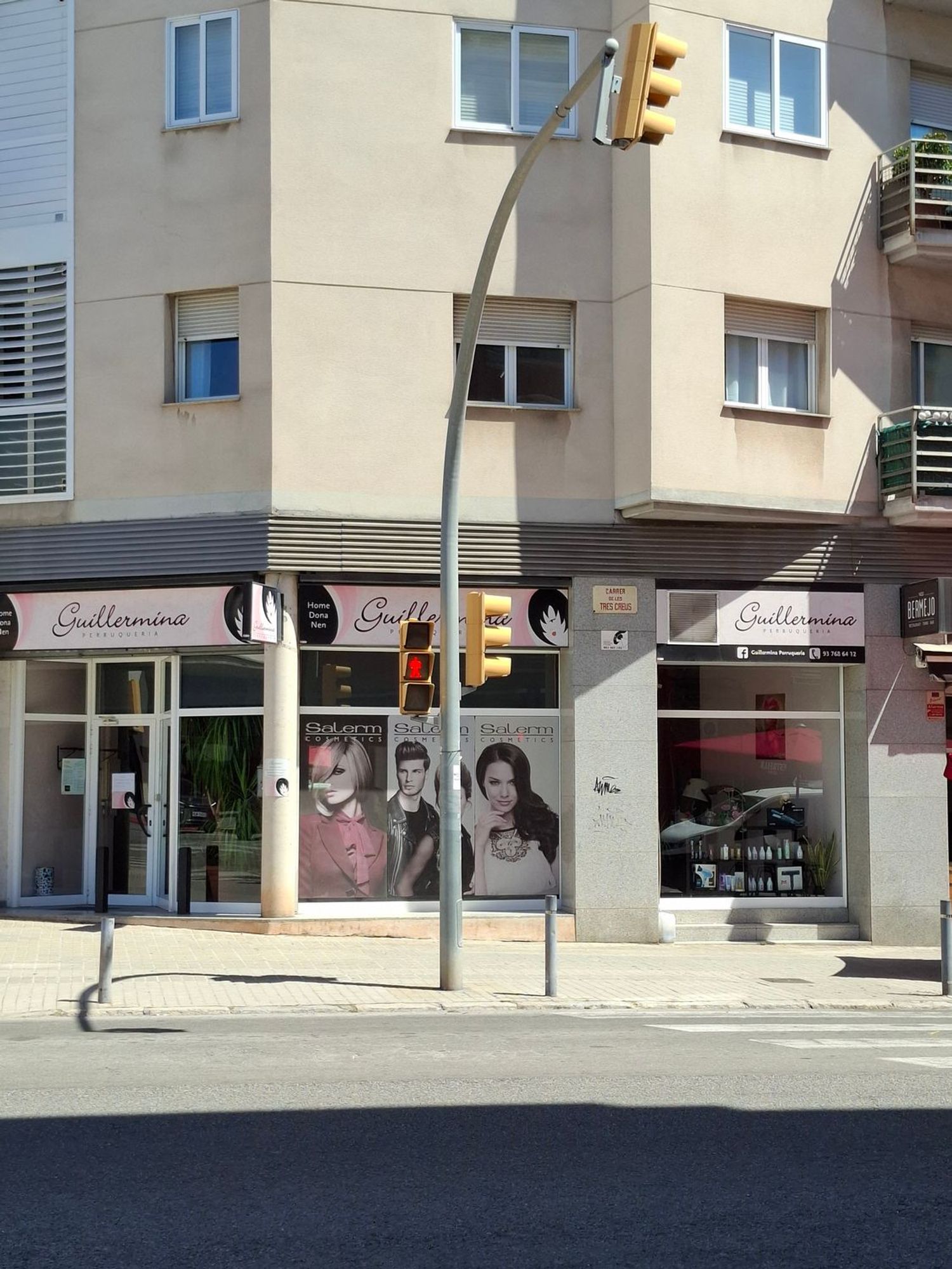 Local en Calle de les Tres Creus, 203 - Foto 2