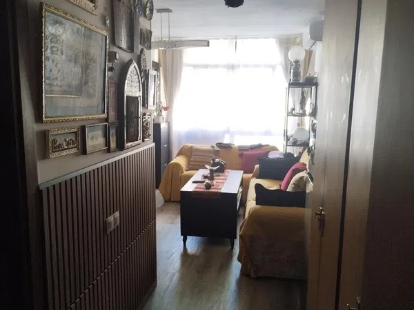 Estudio en calle de la Infanta Mercedes, 92