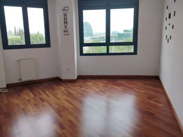 Piso en calle María Tudor, 12