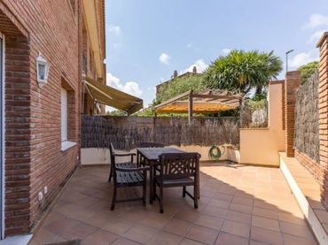 Casa adosada en  Carrer de Lluís Domènech i Montaner 1 - Foto 7