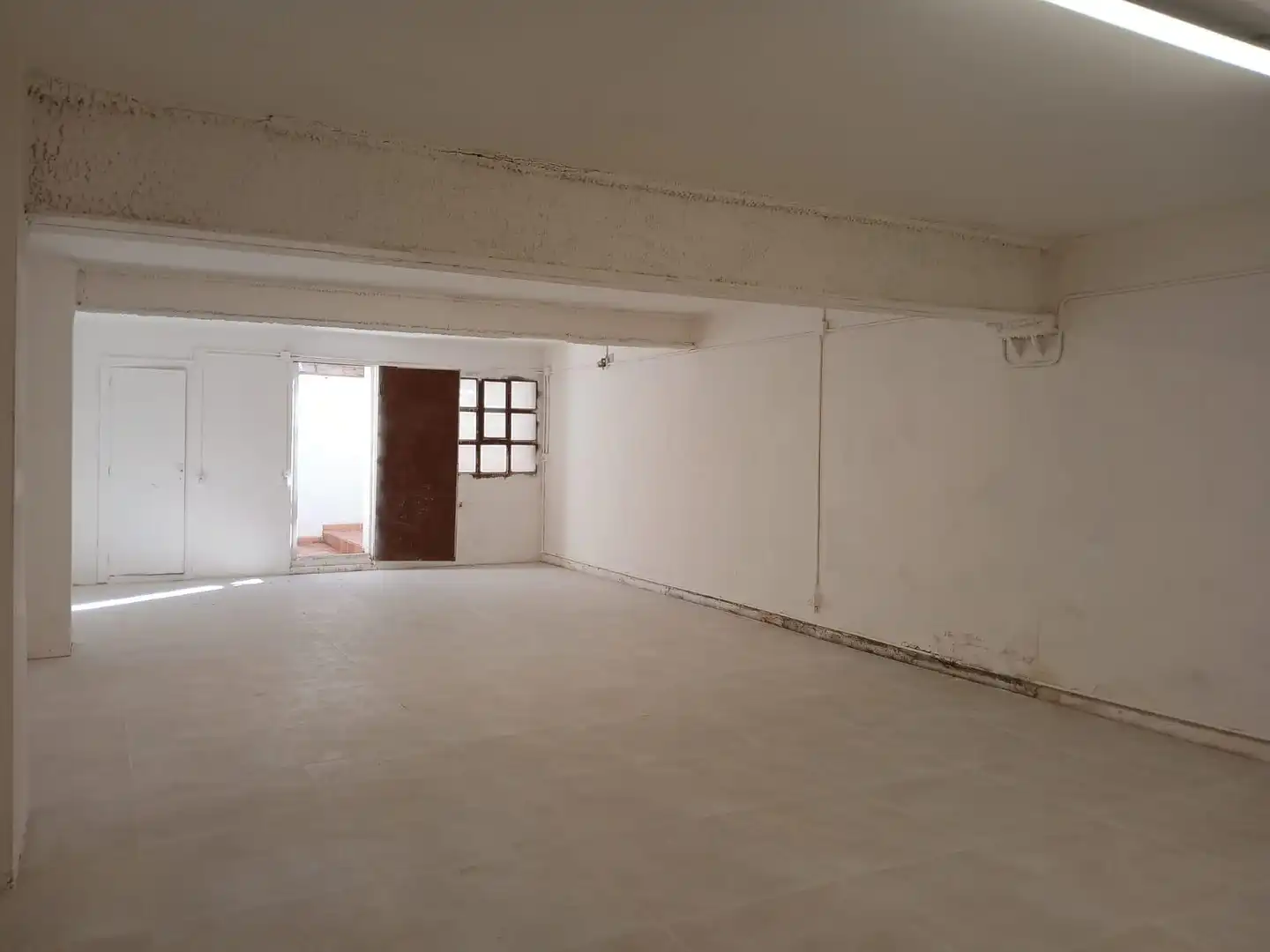 Local comercial en Cornellà de Llobregat - Foto 2