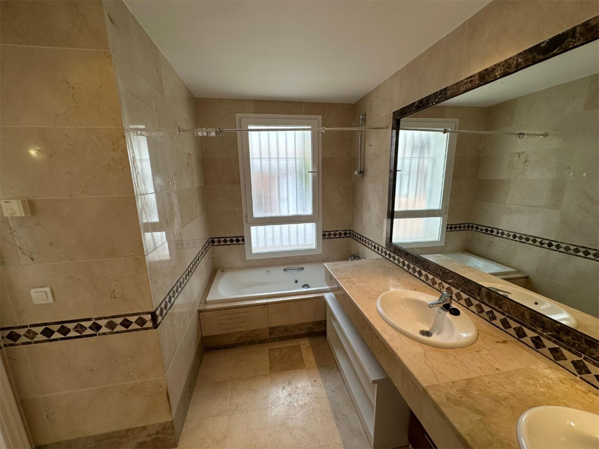 Casa adosada en  Urbanización Aloha Lake 20 - Foto 18