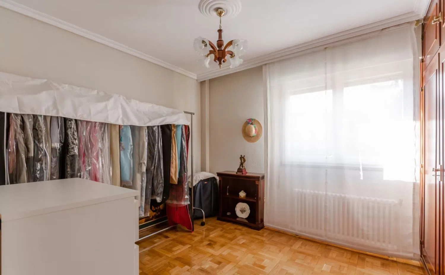 Piso en calle de Guzmán el Bueno, 100 - Foto 1