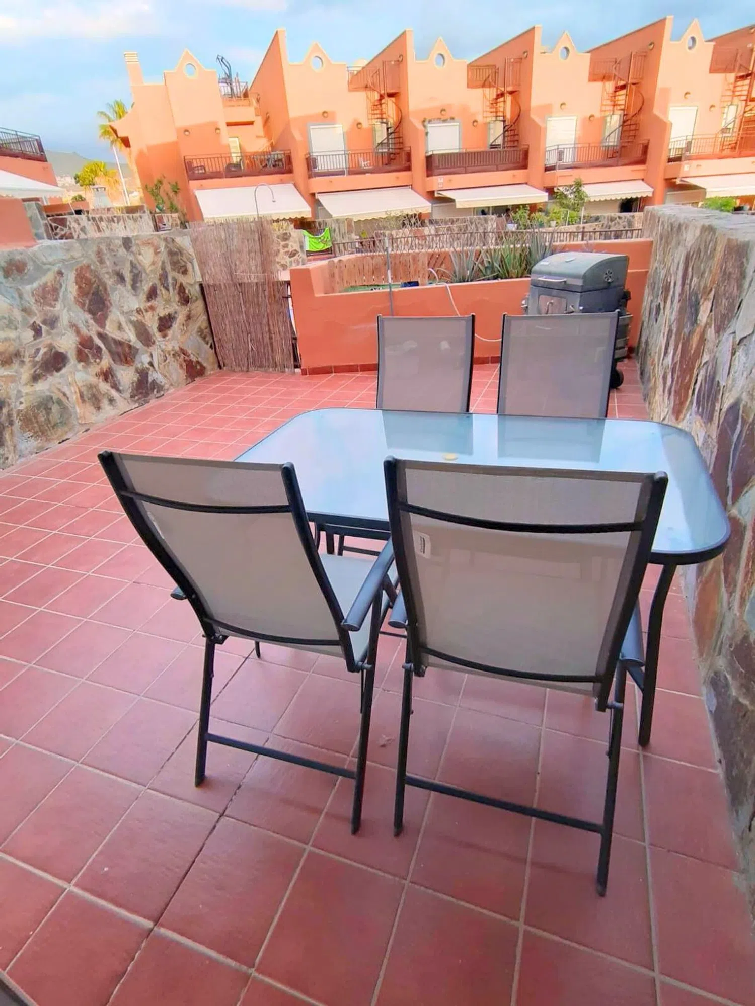Chalet adosado en Barrio Playa del Duque - Foto 1