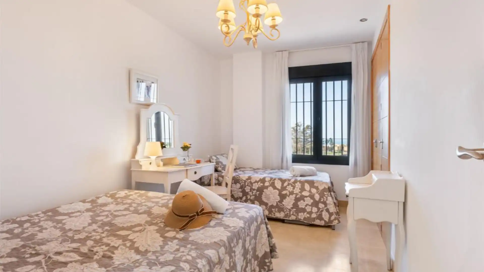 Casa adosada en  Calle Teodosio 12 - Foto 34