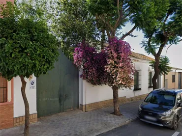 Casa adosada en  Avenida del Aljarafe 54 - Foto 2
