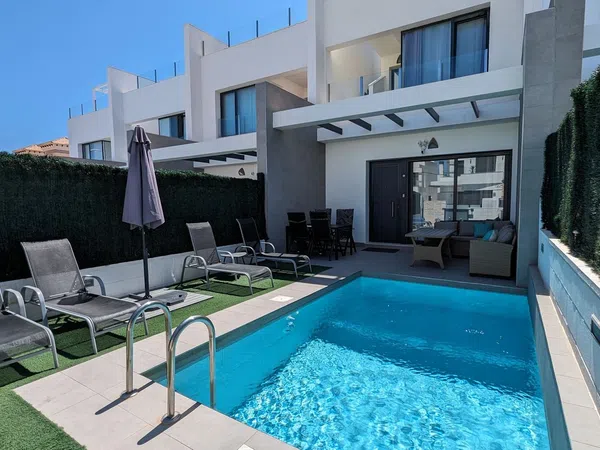 Chalet adosado en Calle Bidasoa, 13, Villamartín - Foto 1