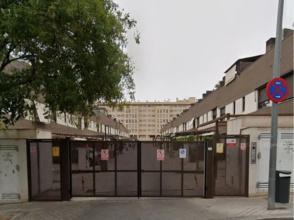 Chalet adosado en avenida 1º de Mayo, 1 - Foto 2