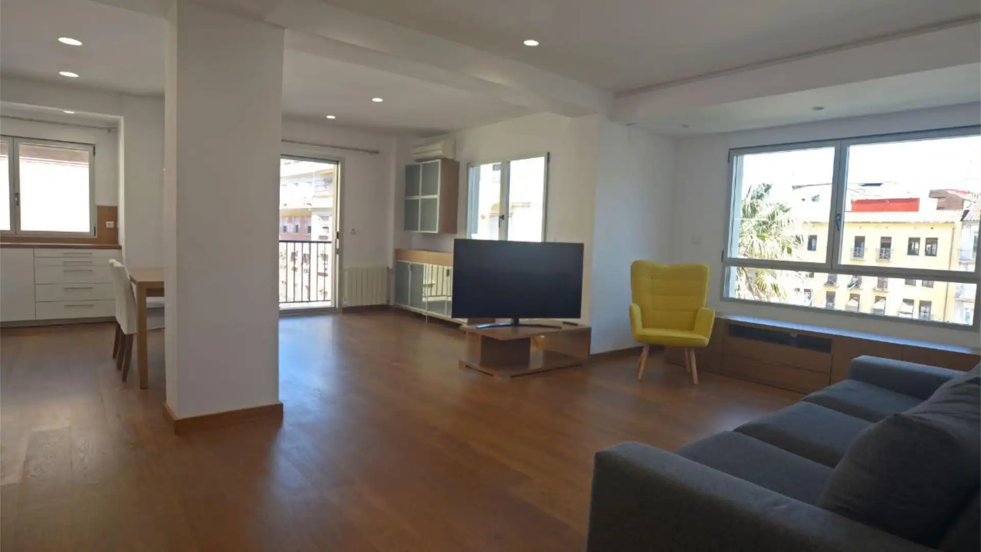 Piso en  Plaça del Músic López Chávarri 5 - Foto 2