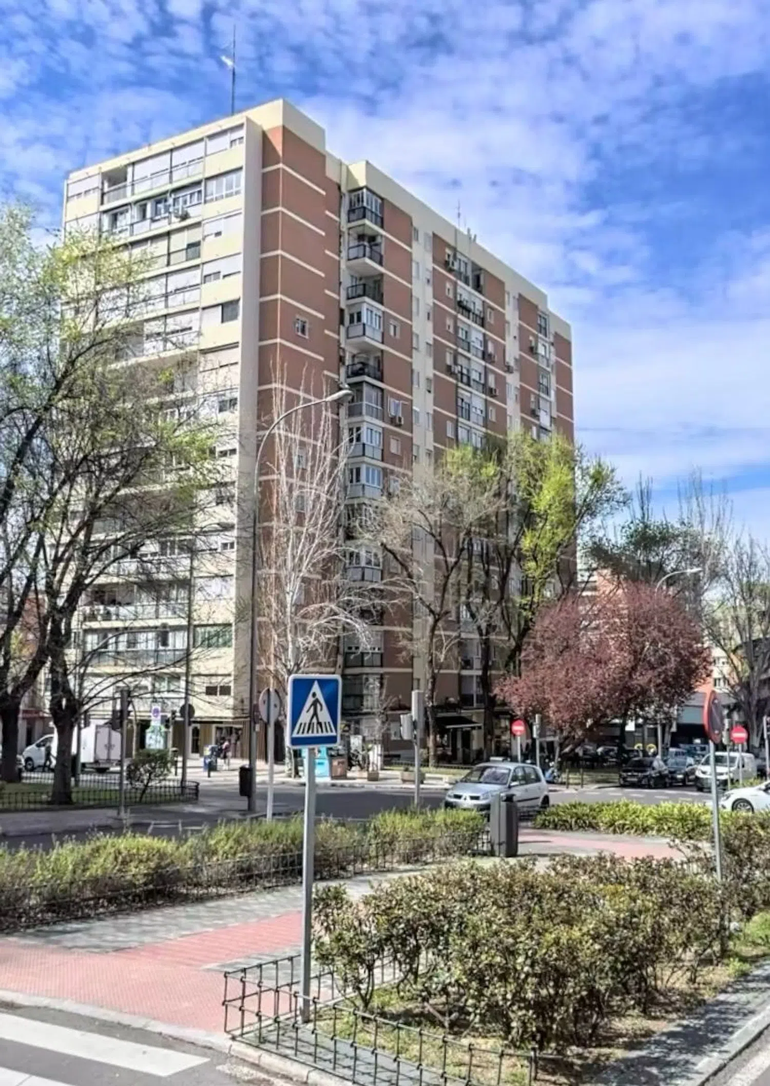 Piso en calle de Melchor Fernández Almagro, 42 - Foto 1