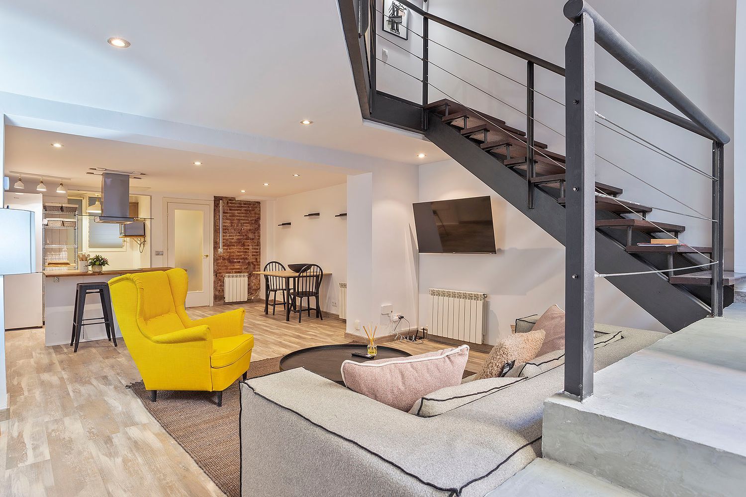 Dúplex en Barrio El Fort Pienc - Foto 1