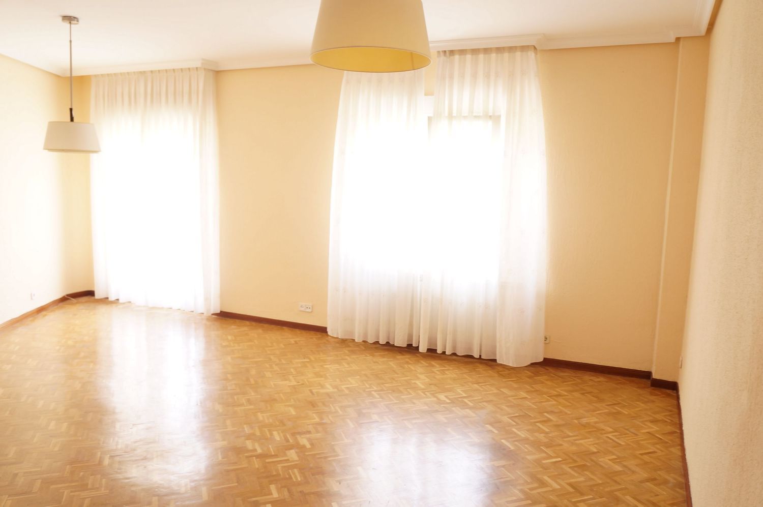 Piso en avenida de la Reina Victoria, 21