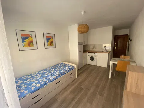 Estudio en calle Zamora, 70