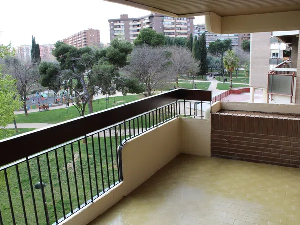 Piso en avenida de Cesáreo Alierta, 34 - Foto 1