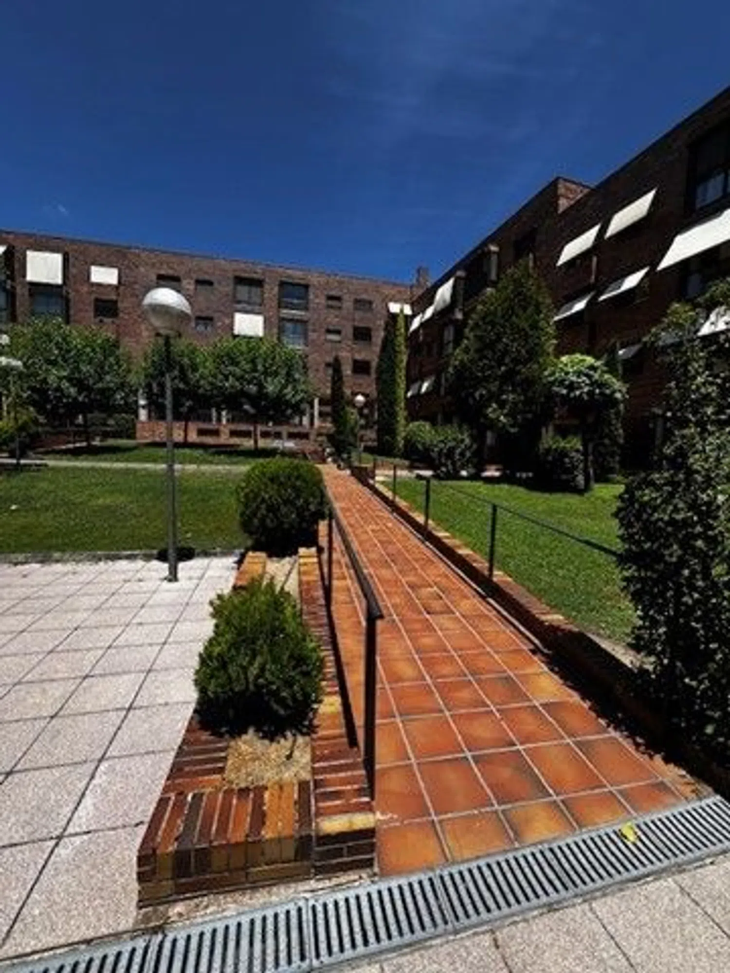 Piso en calle Monasterios de Suso y Yuso, 23 a - Foto 10