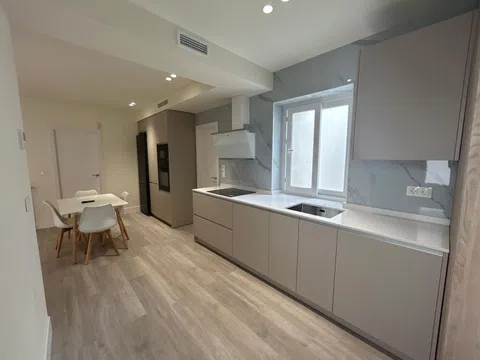 Piso en calle Alcalá, 438