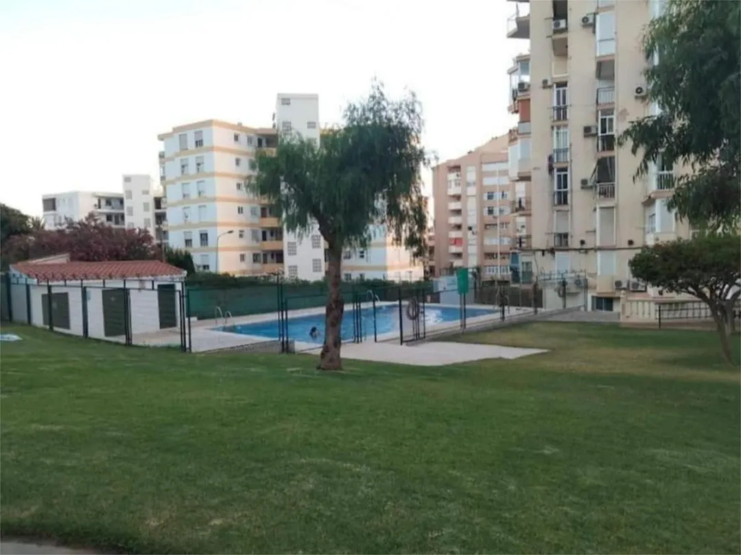 Piso en  Calle Hermanos Álvarez Quintero 1 - Foto 1