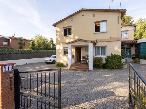 Chalet adosado en Paseo de Rubí - Foto 2