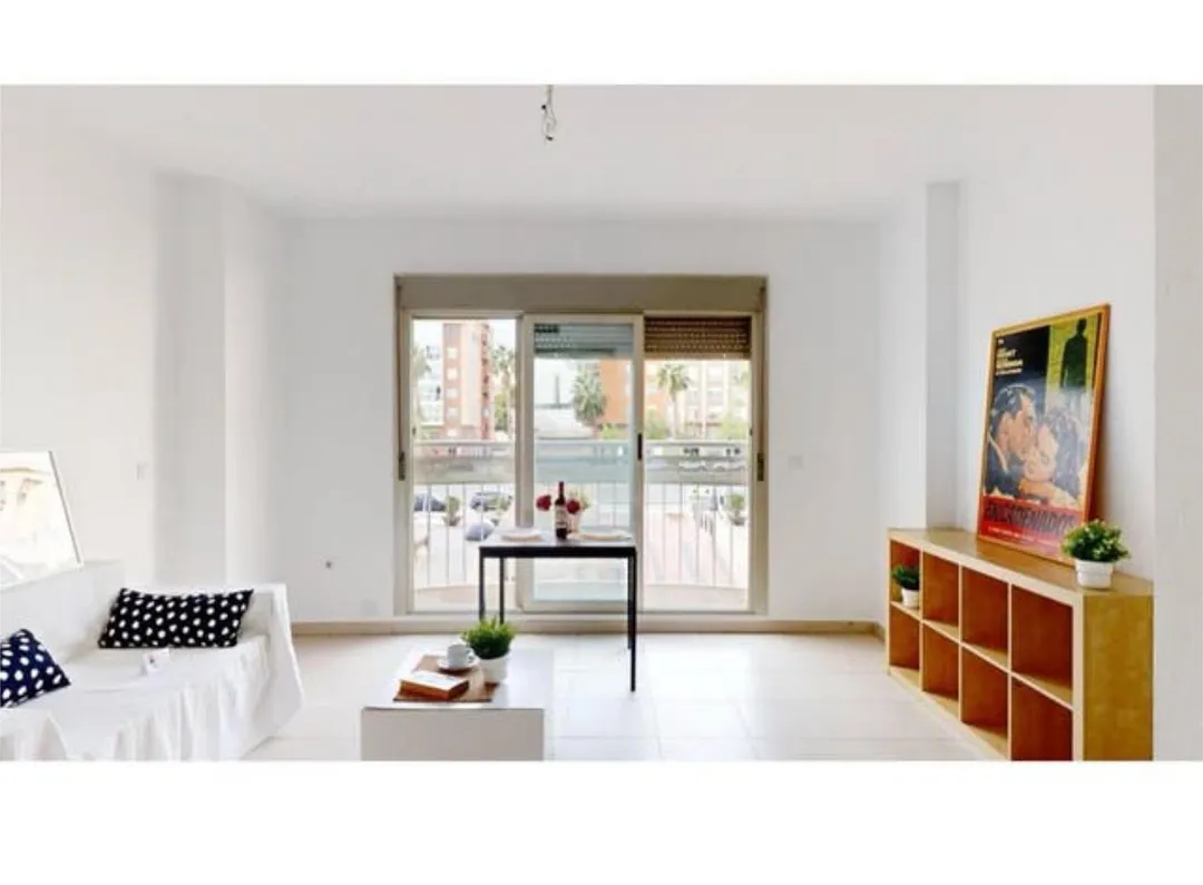 Estudio en Juan Carlos I - Foto 1