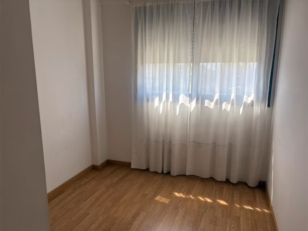 Piso en  Passeig del Camp del Roure 4 - Foto 12