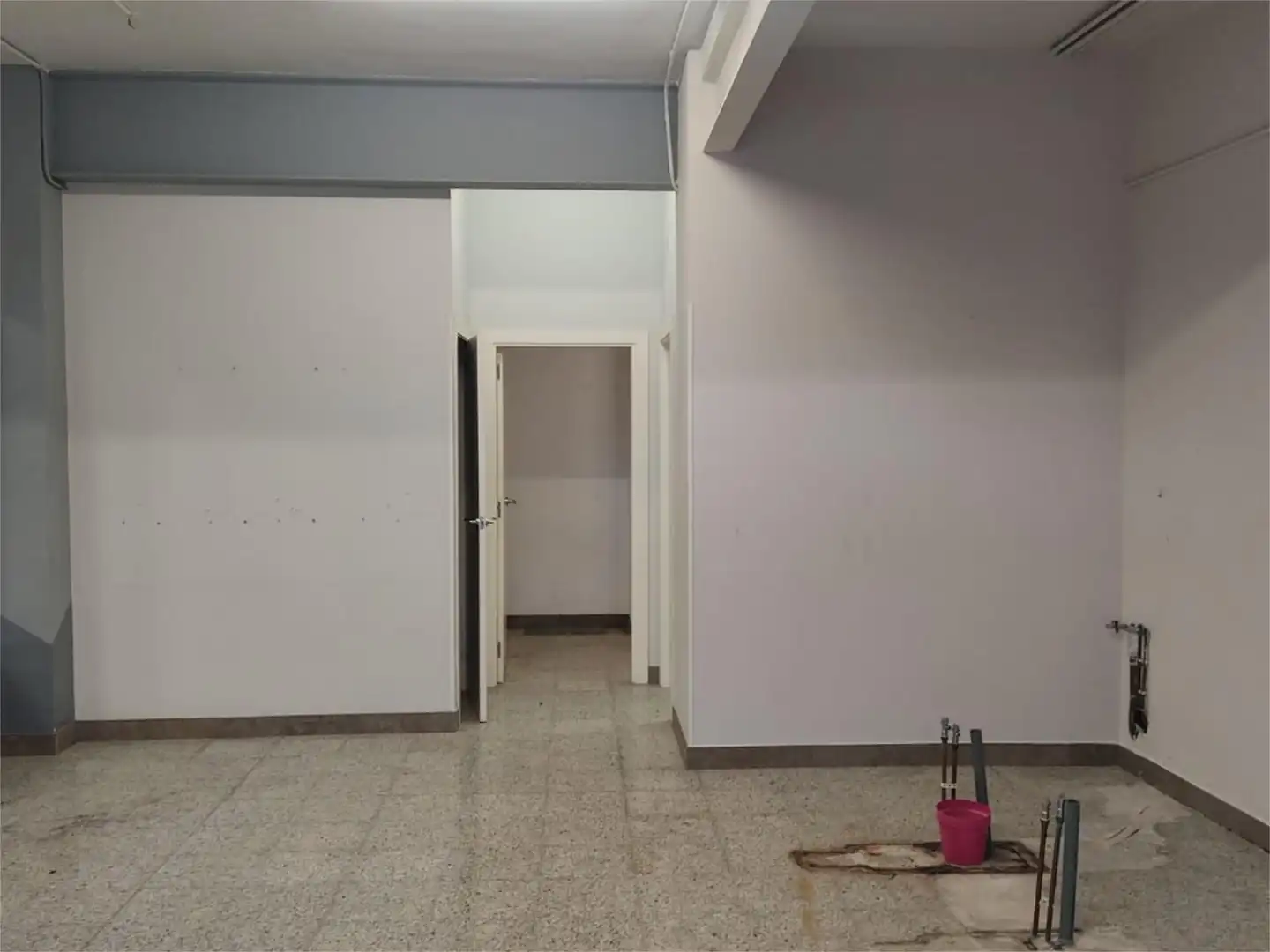 Local comercial en  Carrer de Campfaso 47 - Foto 4