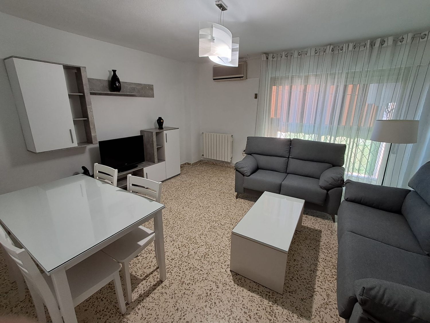 Piso en calle Matilde de La Torre, 40 - Foto 1