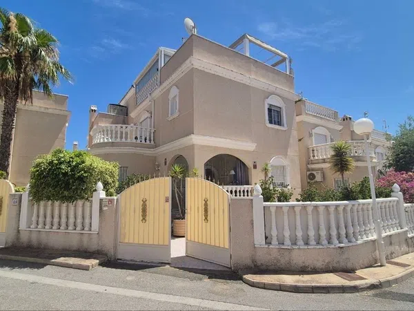 Casa o chalet independiente en Calle Panticosa, 4, Zona Lago - Los Almendros - Foto 1