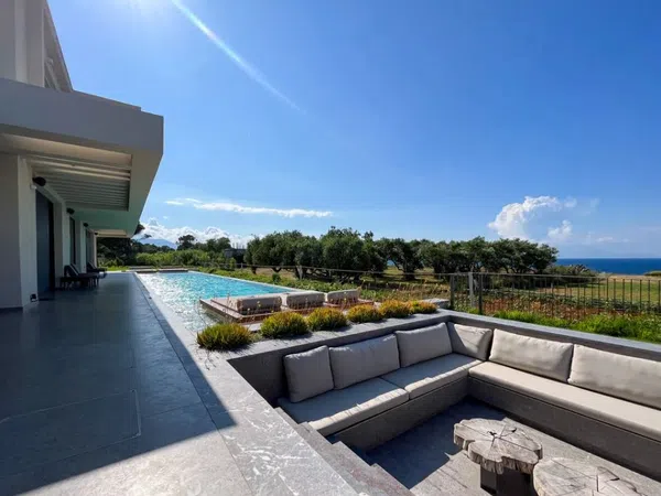 Casa independiente en Barrio Cabopino-Artola